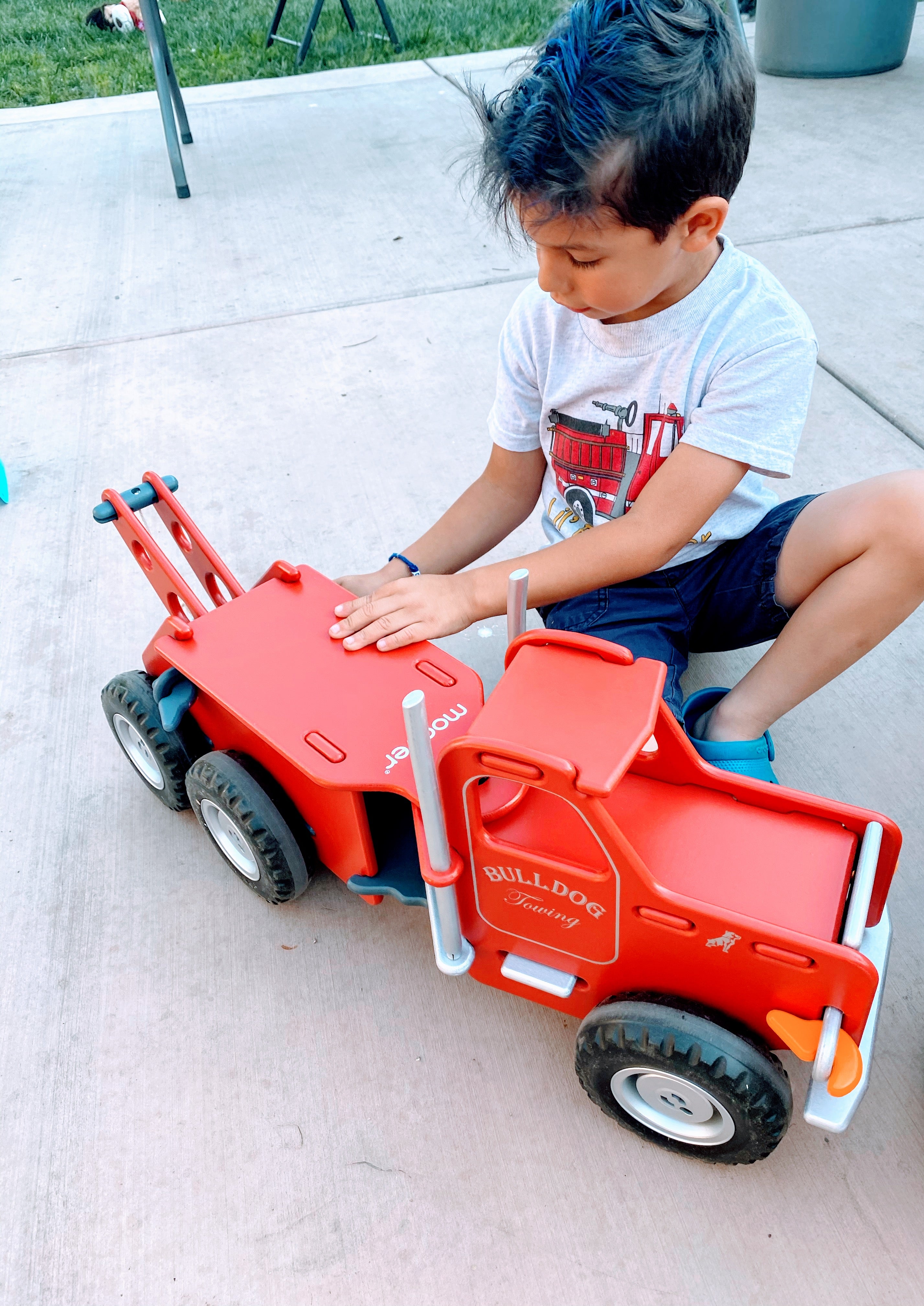 Mack Ride-On Truck Red